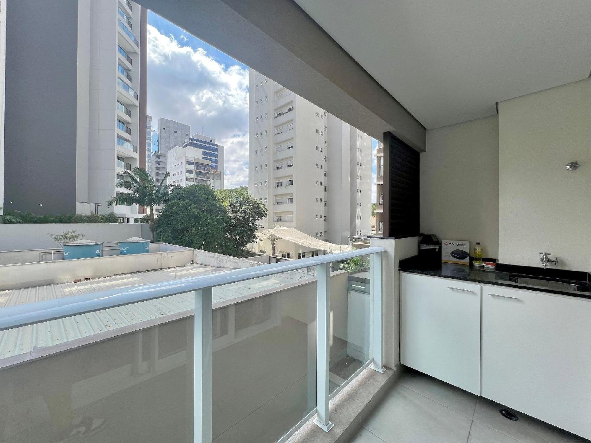Av. Ibirapuera 400 Mts Metro * São Paulo