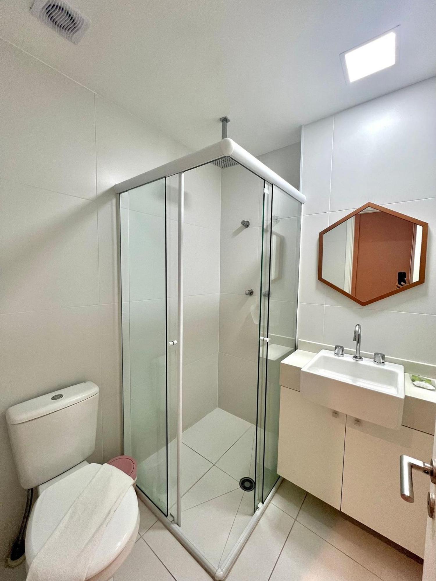Av. Ibirapuera 400 Mts Metro Apartamento *